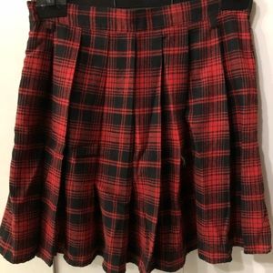 Schoolgirl style plaid pleated skirt!